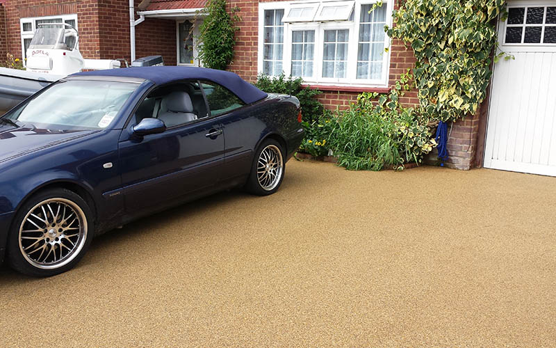 Driveway. Resin bound.